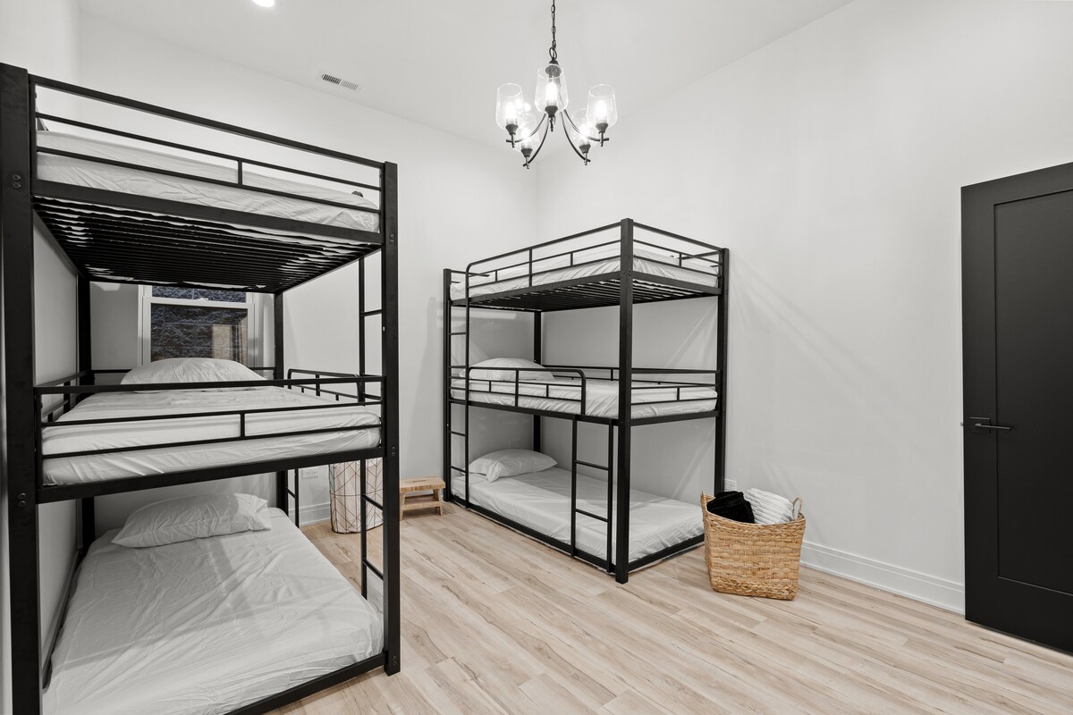 เตียงสองชั้นผ้าห่มที่อบอุ่นพื้นที่ตู้เสื้อผ้าตะกร้าซักรีด 