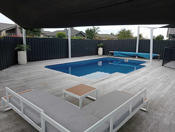 Family Fun By The Pool Papamoa - Papamoa