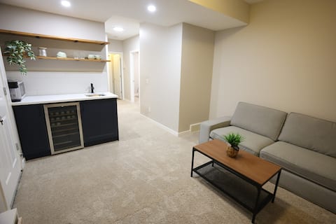 Top Airbnb: Modern 2BR Private Suite | Private Entrance in Walden
