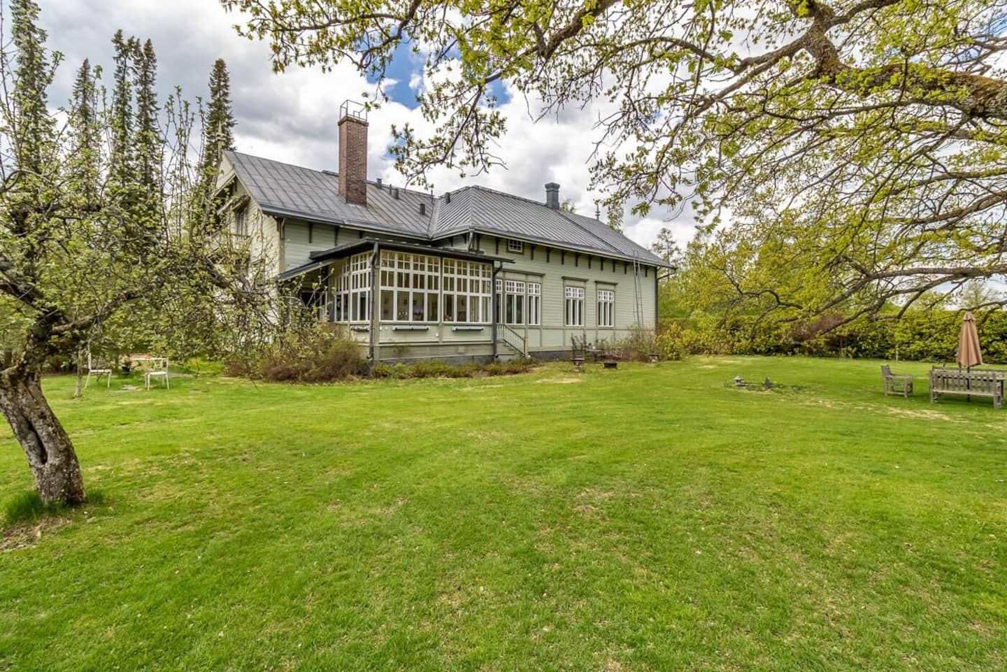 Uniqe Jugend Villa 2