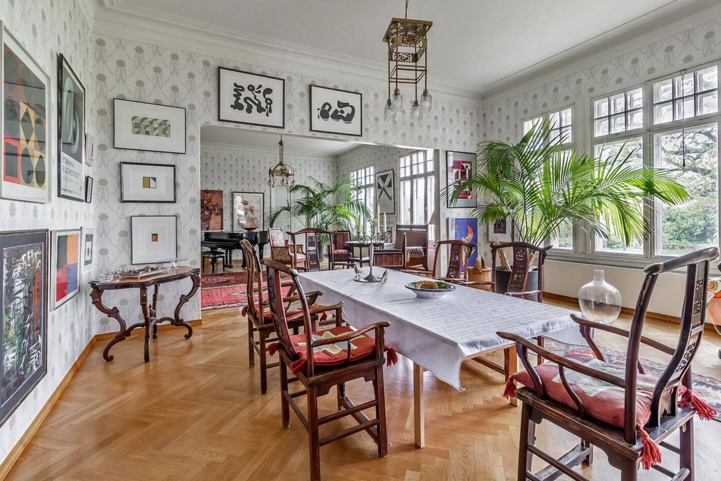Uniqe Jugend Villa 4