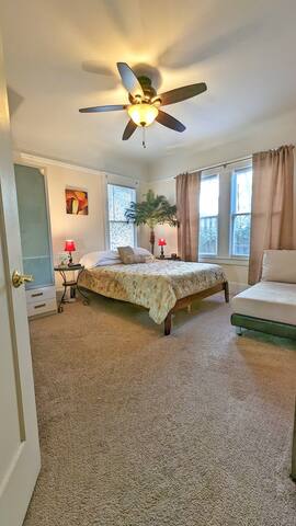 Large 3BR SF Home! Families, Friends or Colleagues gallery image 4