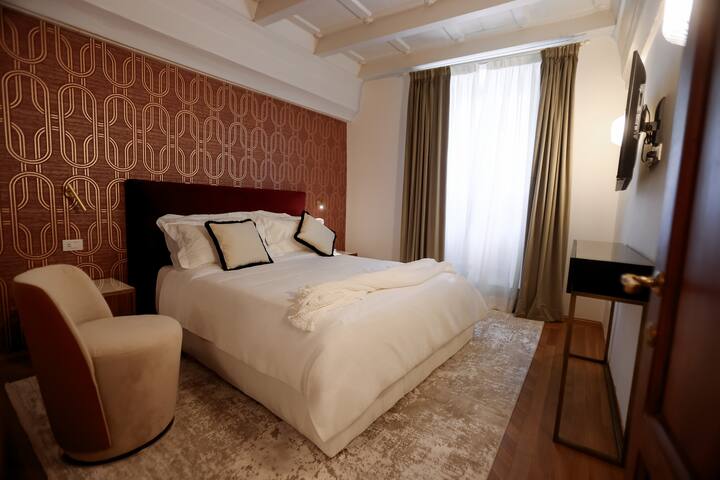 Old Bridge + Lift | Luxury & Comfort gallery image 3