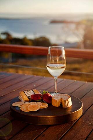 Bruny Island Sunset Retreat gallery image 5