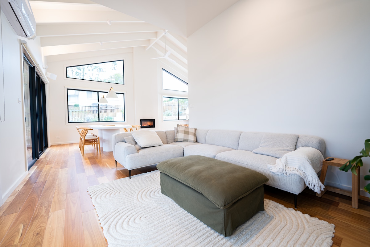 Successful Airbnb property: Modern Narrawallee Dream House in Narrawallee