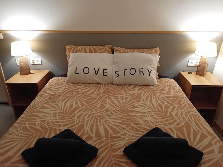 Lit pour deux personnes au rez-de-chaussée 