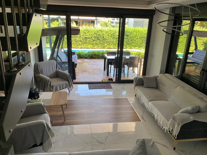Kuşadası Davutlarda Havuzluvilla - Davutlar