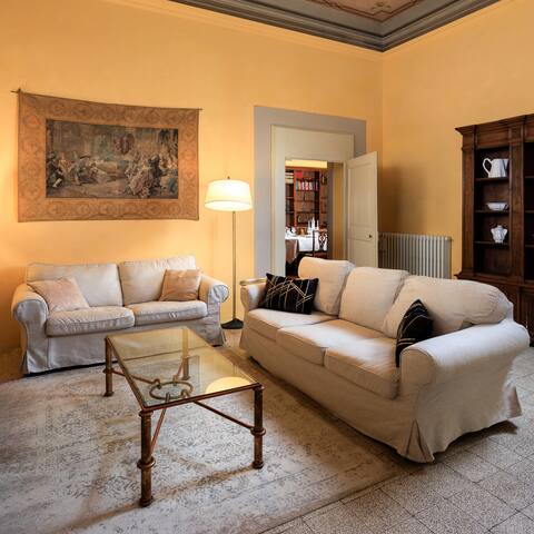 Florence Loggia Luxury Apartment gallery image 4