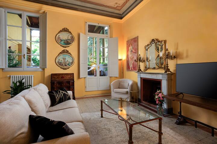 Florence Loggia Luxury Apartment gallery image 3