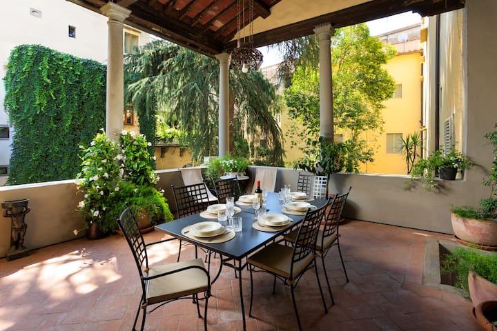 Florence Loggia Luxury Apartment