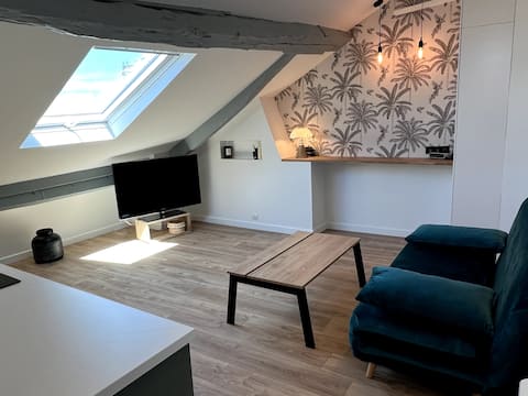 Top Airbnb: Charming 2 rooms - 2 min to RER A in Saint Germain En Laye