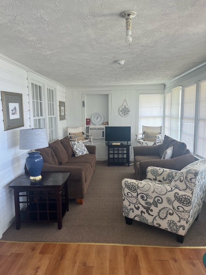 Tyson's Bungalow - White Lake, Elizabethtown