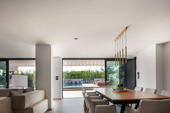 Nuera II: Modern 4BR Villa, 300m from the Beach gallery image 3