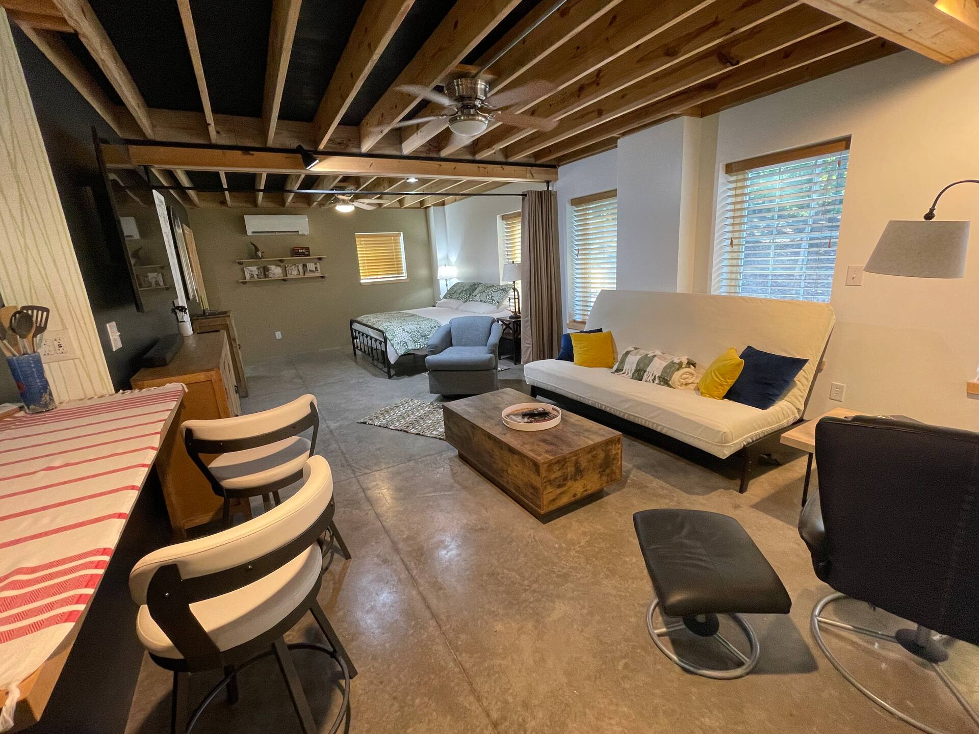 Dancing Oaks Studio Apartment