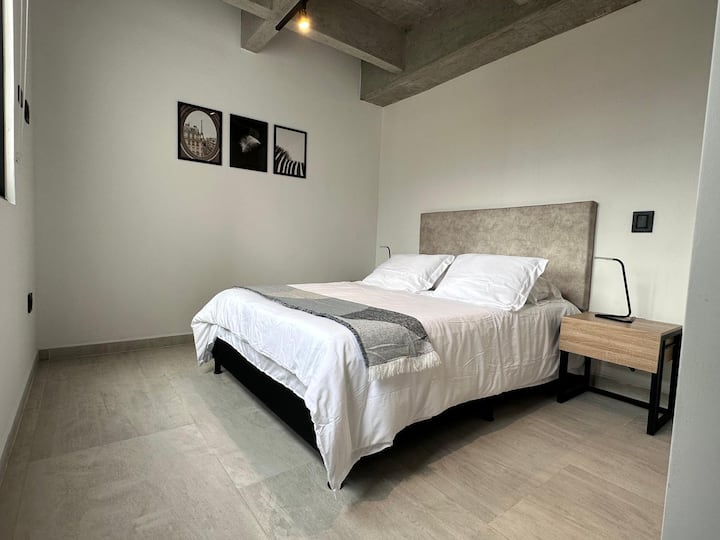 Spálňa 3 s manželskou posteľou Queen.