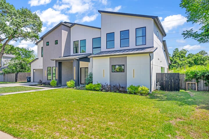 Pool / Jacuzzi / 5-bedroom Luxurious house gallery image 3