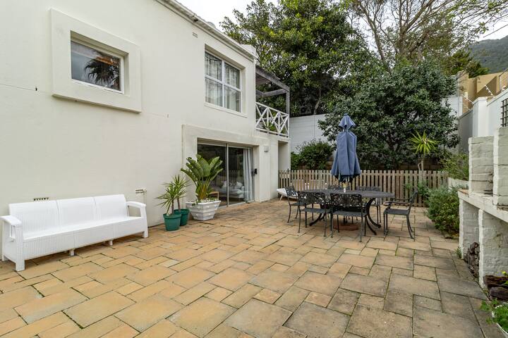3 Bedroom Family Home, HoutBay gallery image 5
