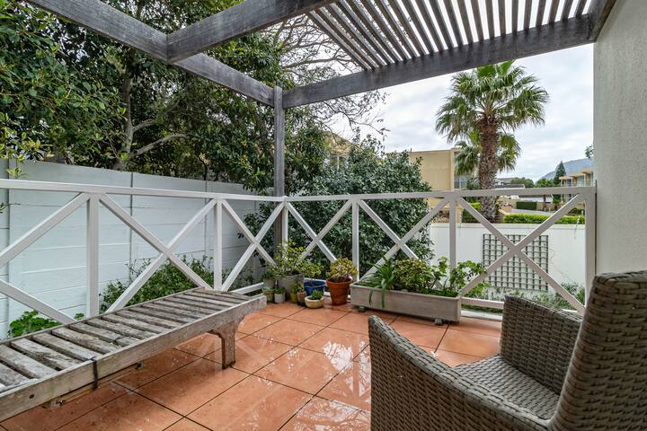 3 Bedroom Family Home, HoutBay gallery image 3