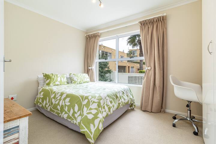 3 Bedroom Family Home, HoutBay gallery image 4