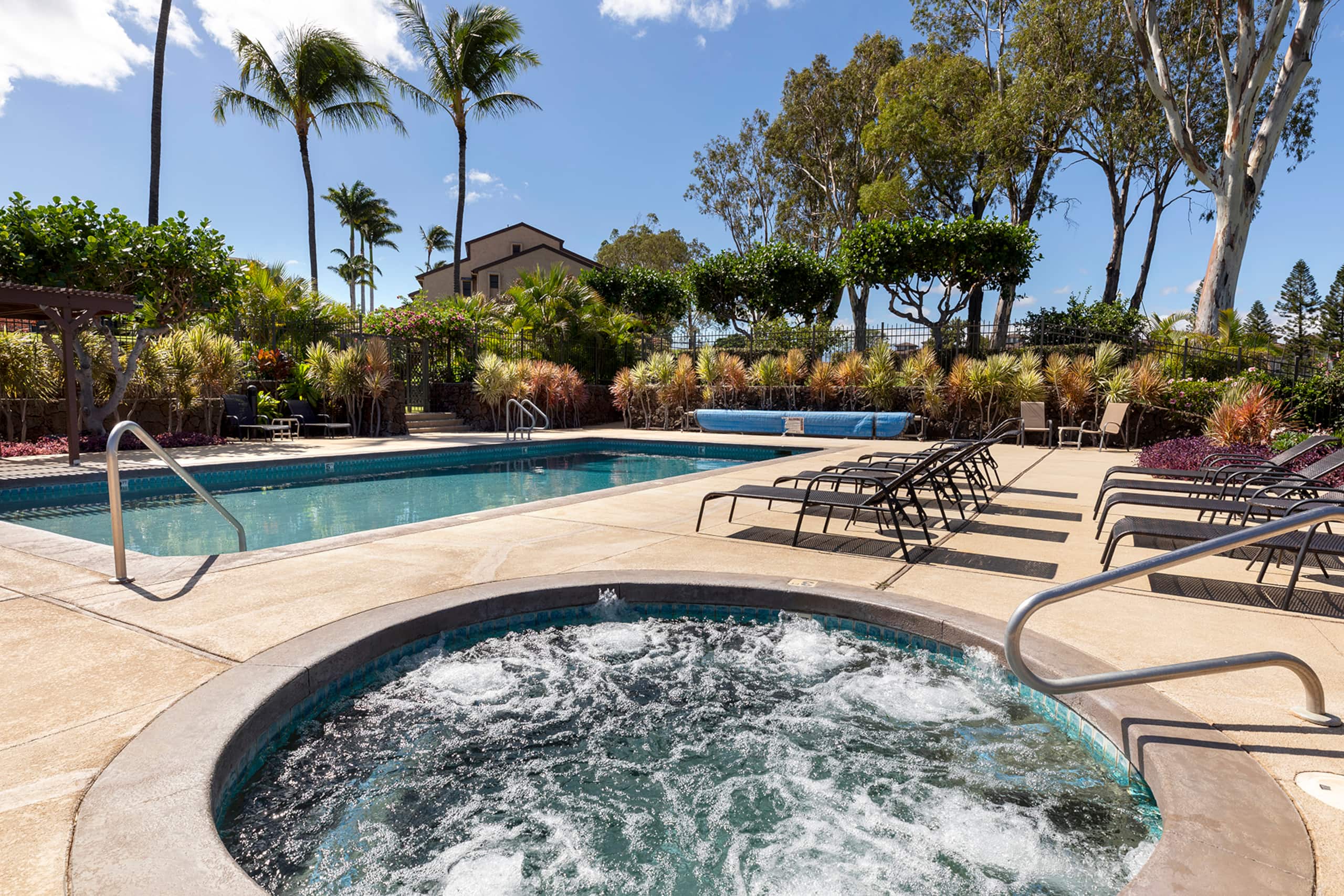 Sweeping Views - Spacious 3 Bds! - Photo 45