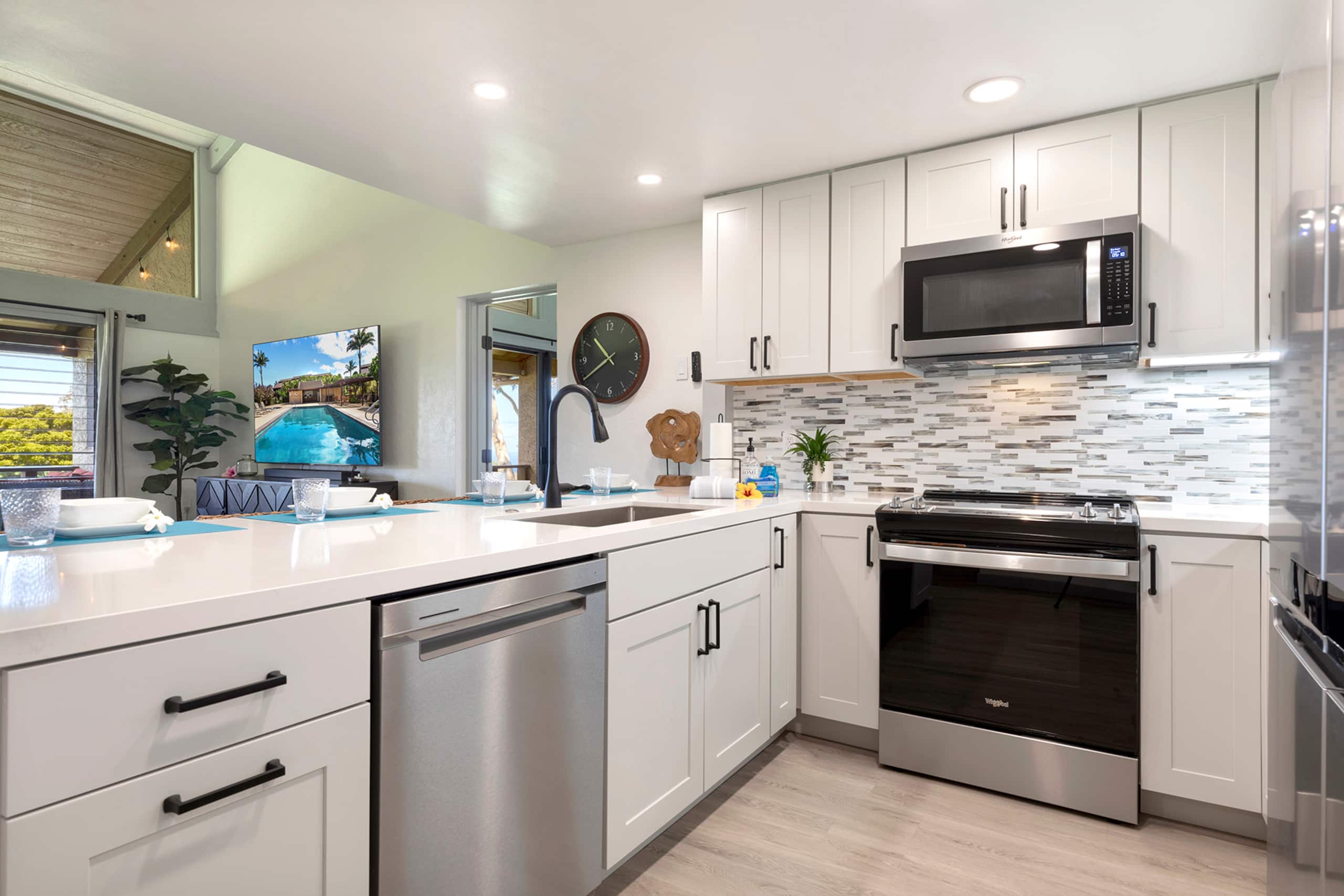 Sweeping Views - Spacious 3 Bds! - Photo 8