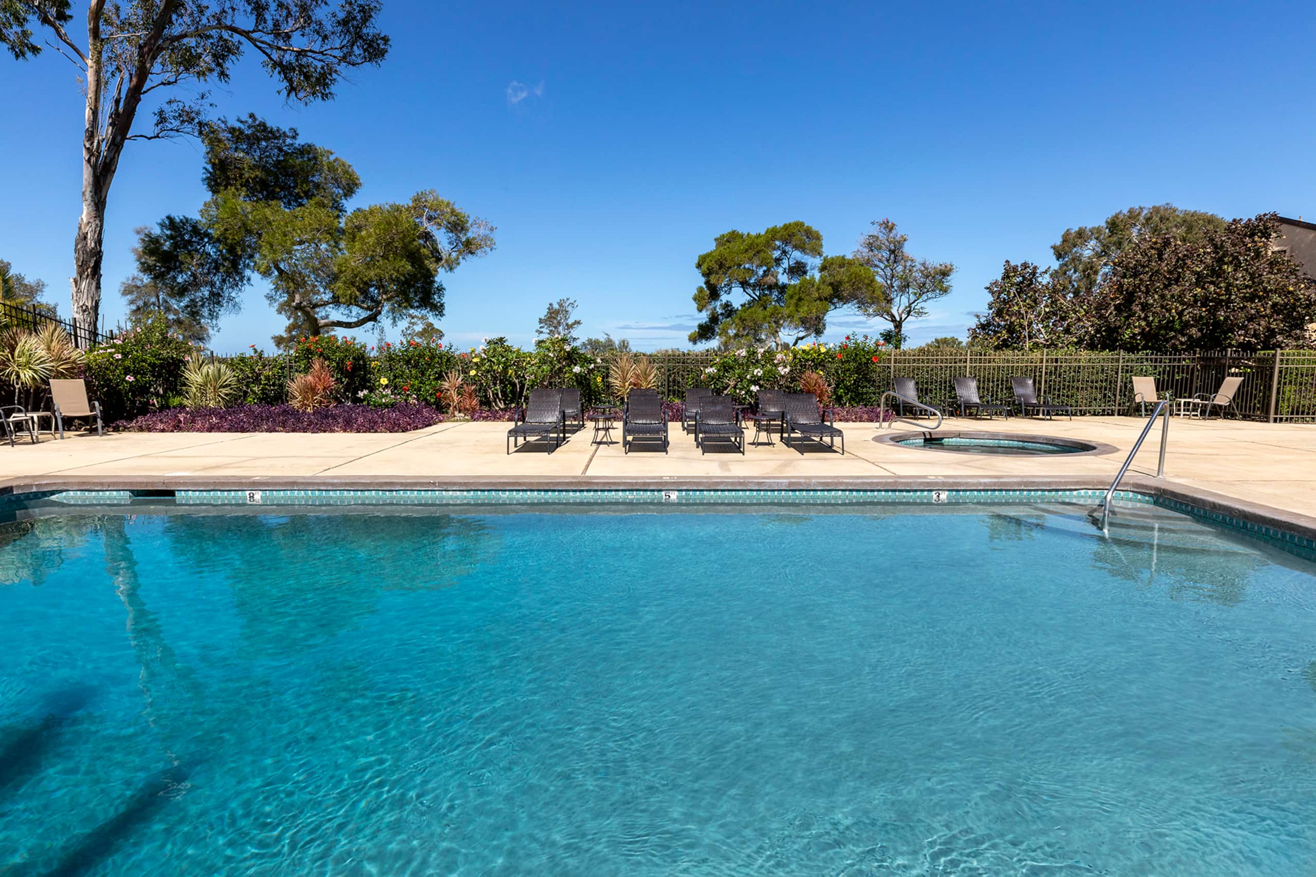 Sweeping Views - Spacious 3 Bds! - Photo 43