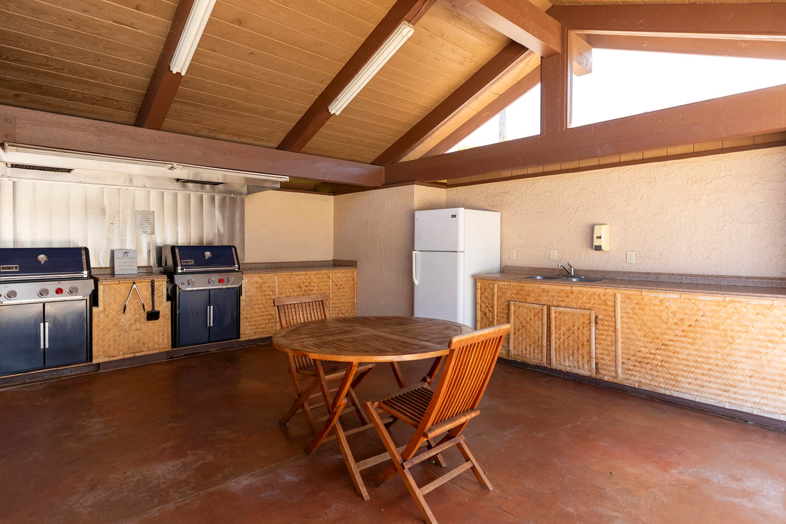 Sweeping Views - Spacious 3 Bds! - Photo 13