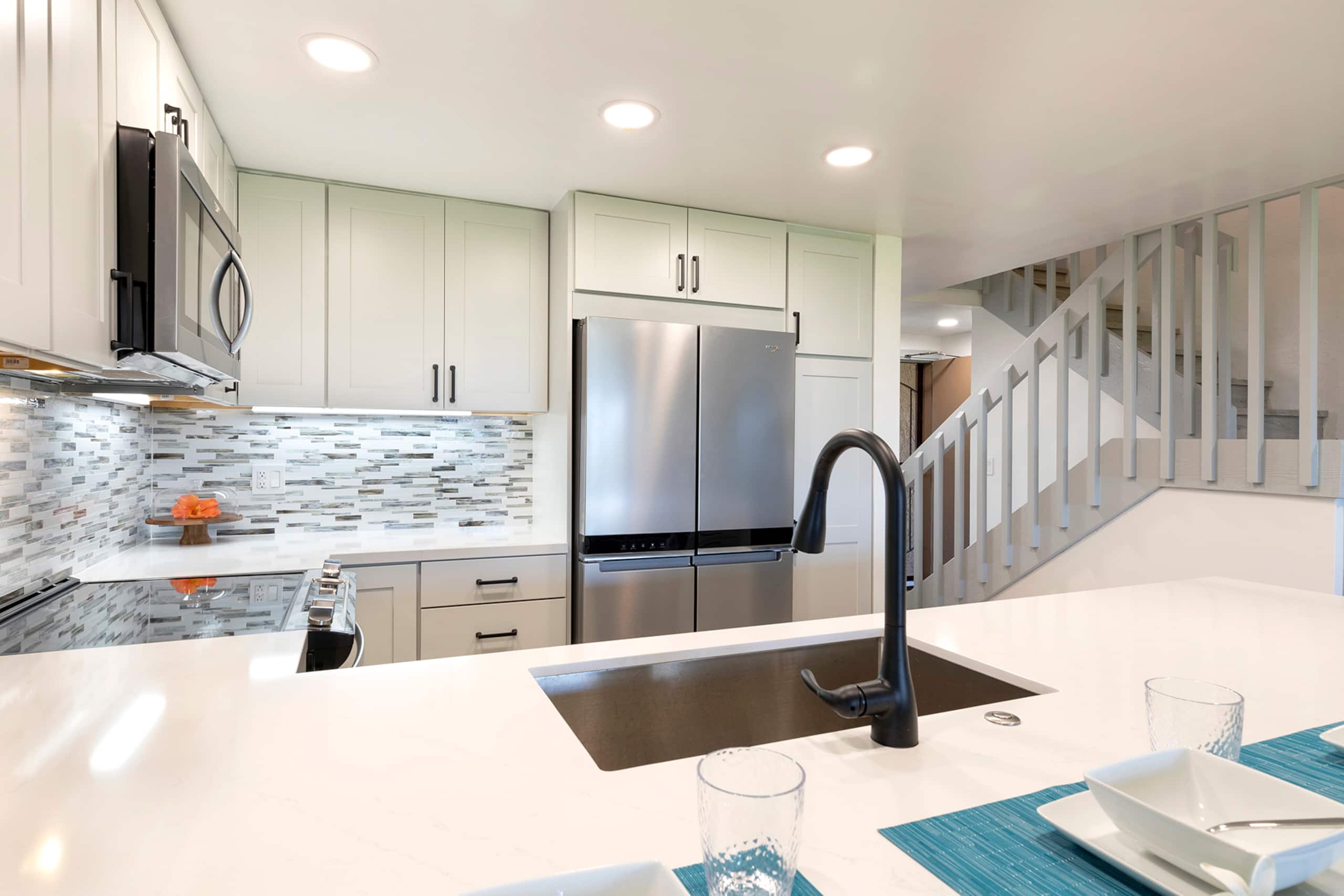 Sweeping Views - Spacious 3 Bds! - Photo 9