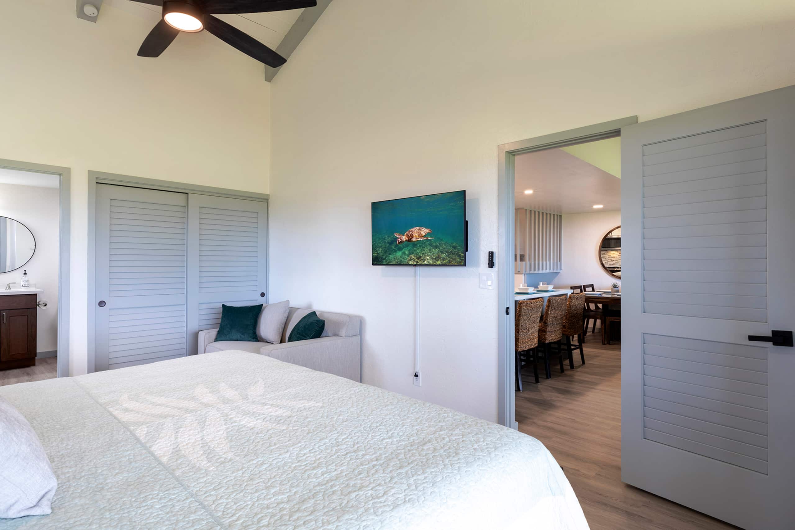 Sweeping Views - Spacious 3 Bds! - Photo 19