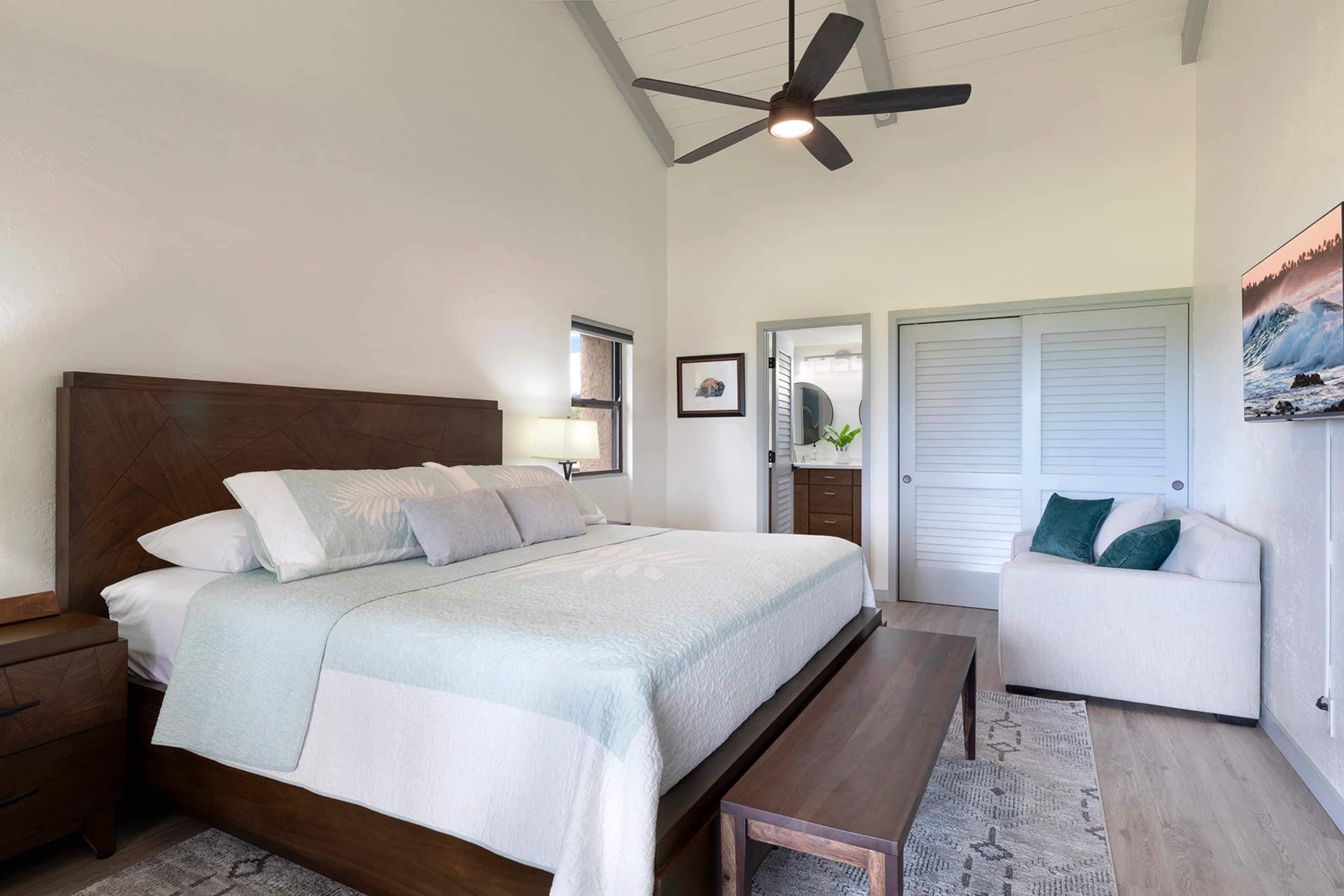 Sweeping Views - Spacious 3 Bds! - Photo 17
