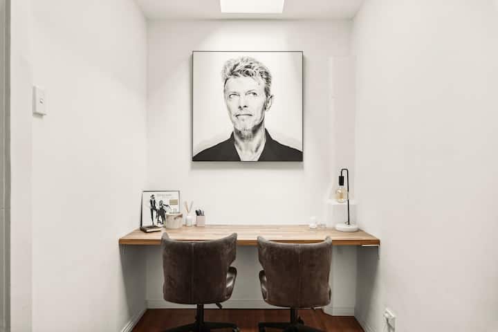 Find inspiration in our stylish haven. Perfect for digital nomads and creatives, this modern workspace features comfortable seating and unique decor. Enhance your stay with a touch of sophistication and productivity in the heart of the city.