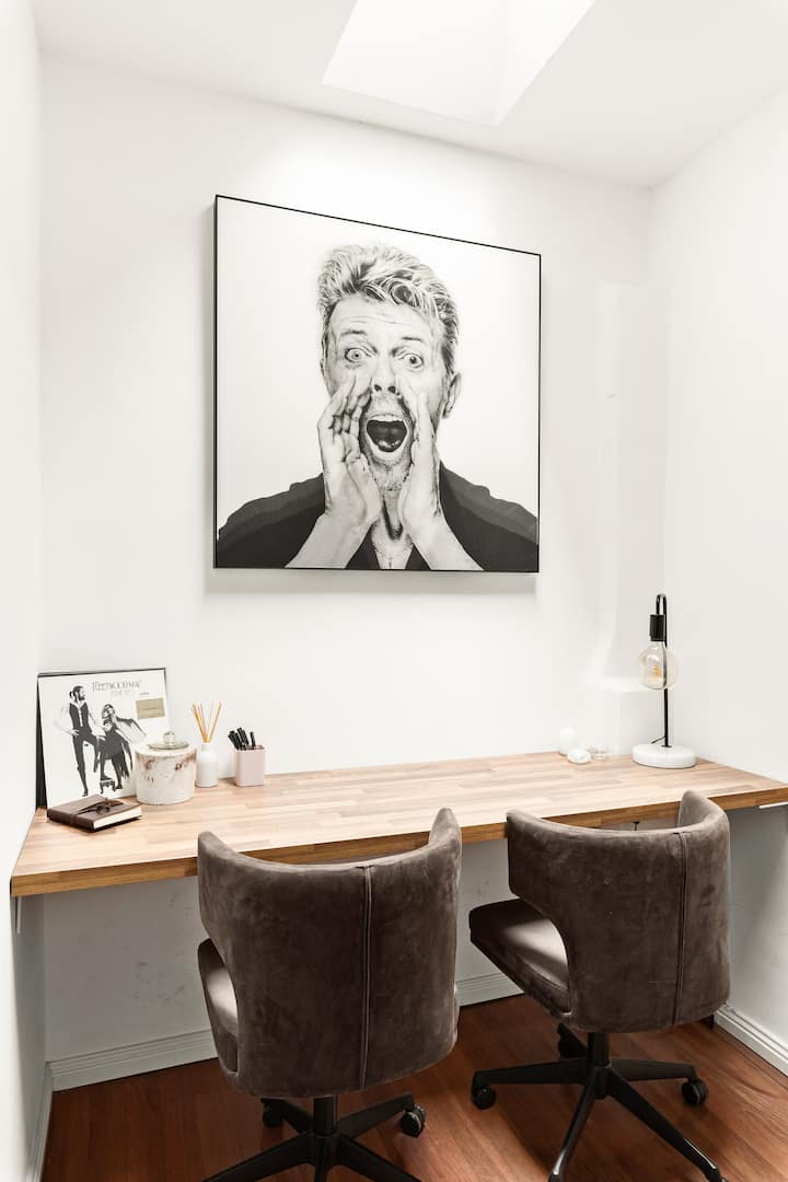 Unleash your creativity in this unique workspace, featuring iconic artwork and modern amenities, it's perfect for remote work or brainstorming sessions. Enjoy an ideal blend of style and functionality.