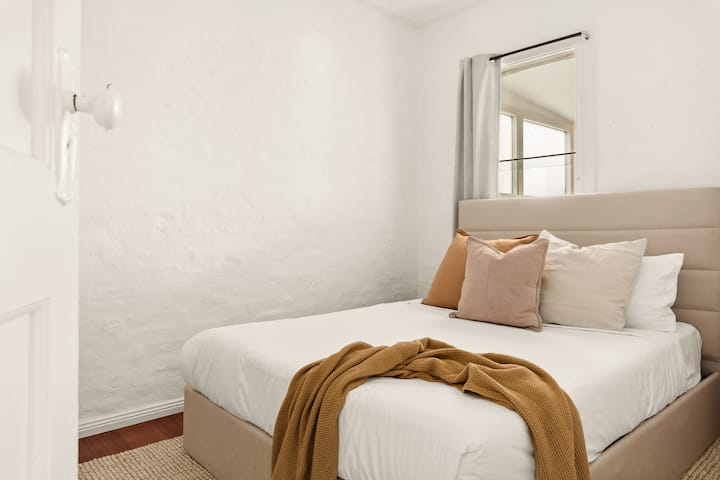 Second bedroom located on the lower level, away from the main bedroom. Featuring a queen size bed with Koala mattress (awarded Australia's most comfortable mattress). The room also has plenty of wardrobe space to conveniently store your belongings.