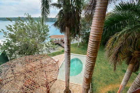 Spacious Villa facing the lake