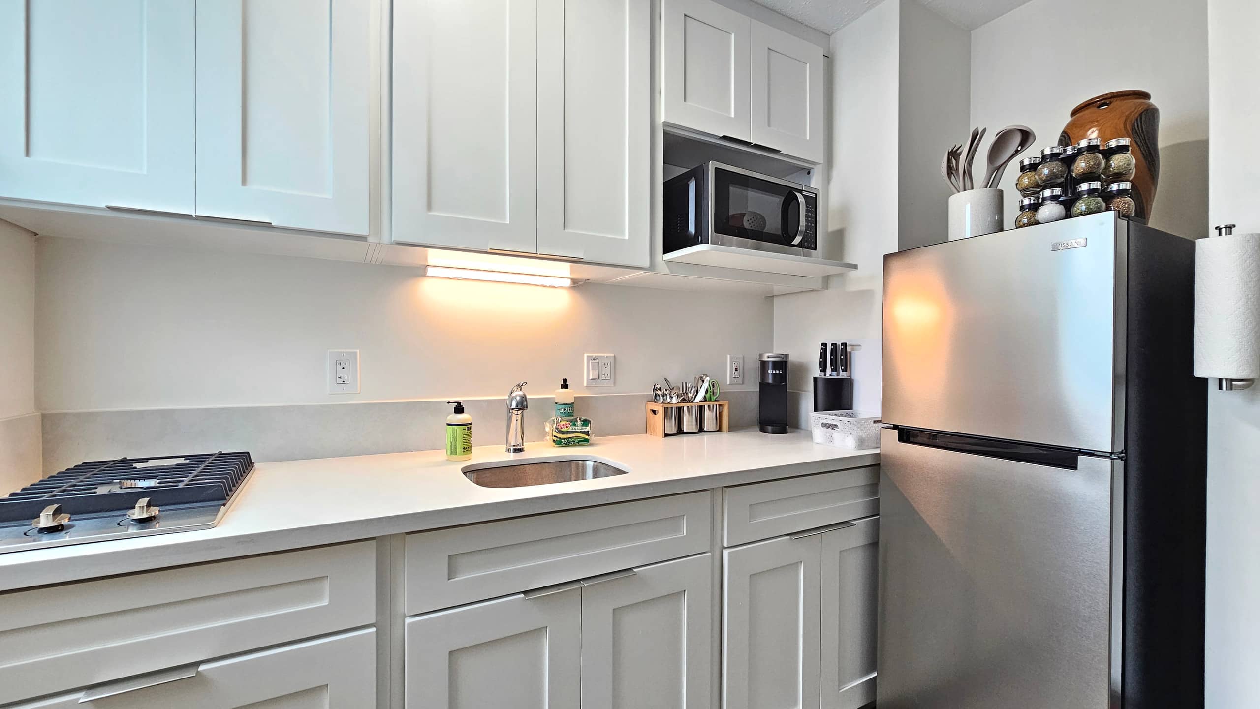 2412 PE St 202 King Bed, Kitchen, Sleeper Sofa - Photo 9