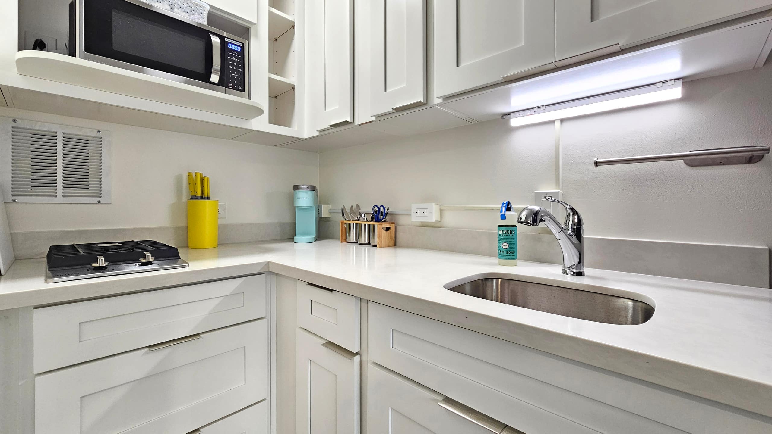 2412 PE St 203 Queen Bed, Futon, Kitchen, Lanai - Photo 6