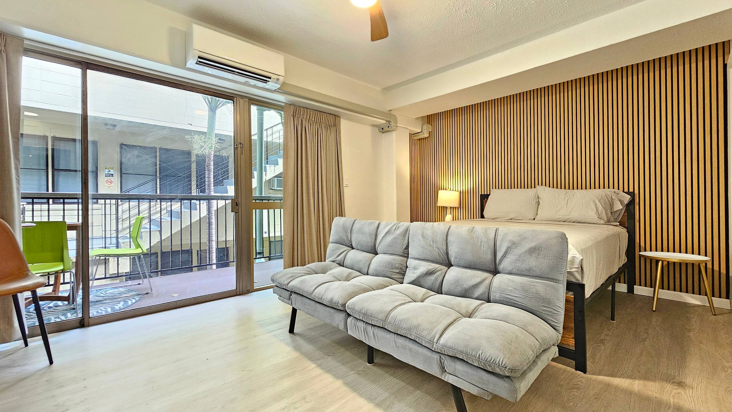 2412 PE St 203 Queen Bed, Futon, Kitchen, Lanai - Photo 3