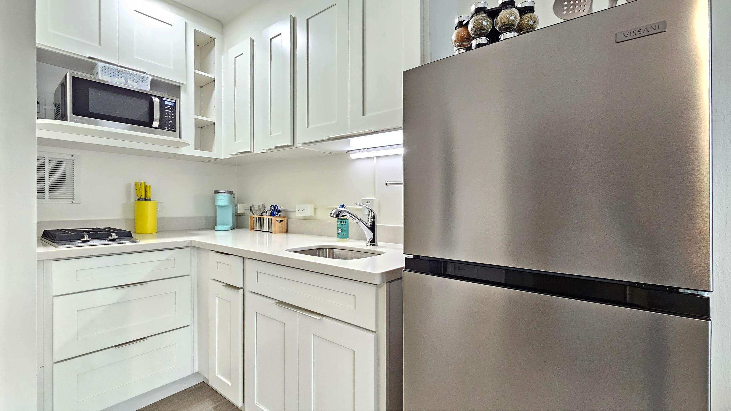 2412 PE St 203 Queen Bed, Futon, Kitchen, Lanai - Photo 5