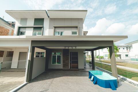 POOL & BBQ The Corner House Ayera Homestay 14pax