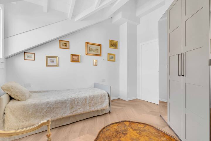 CityLife Penthouse by NDP rent gallery image 4