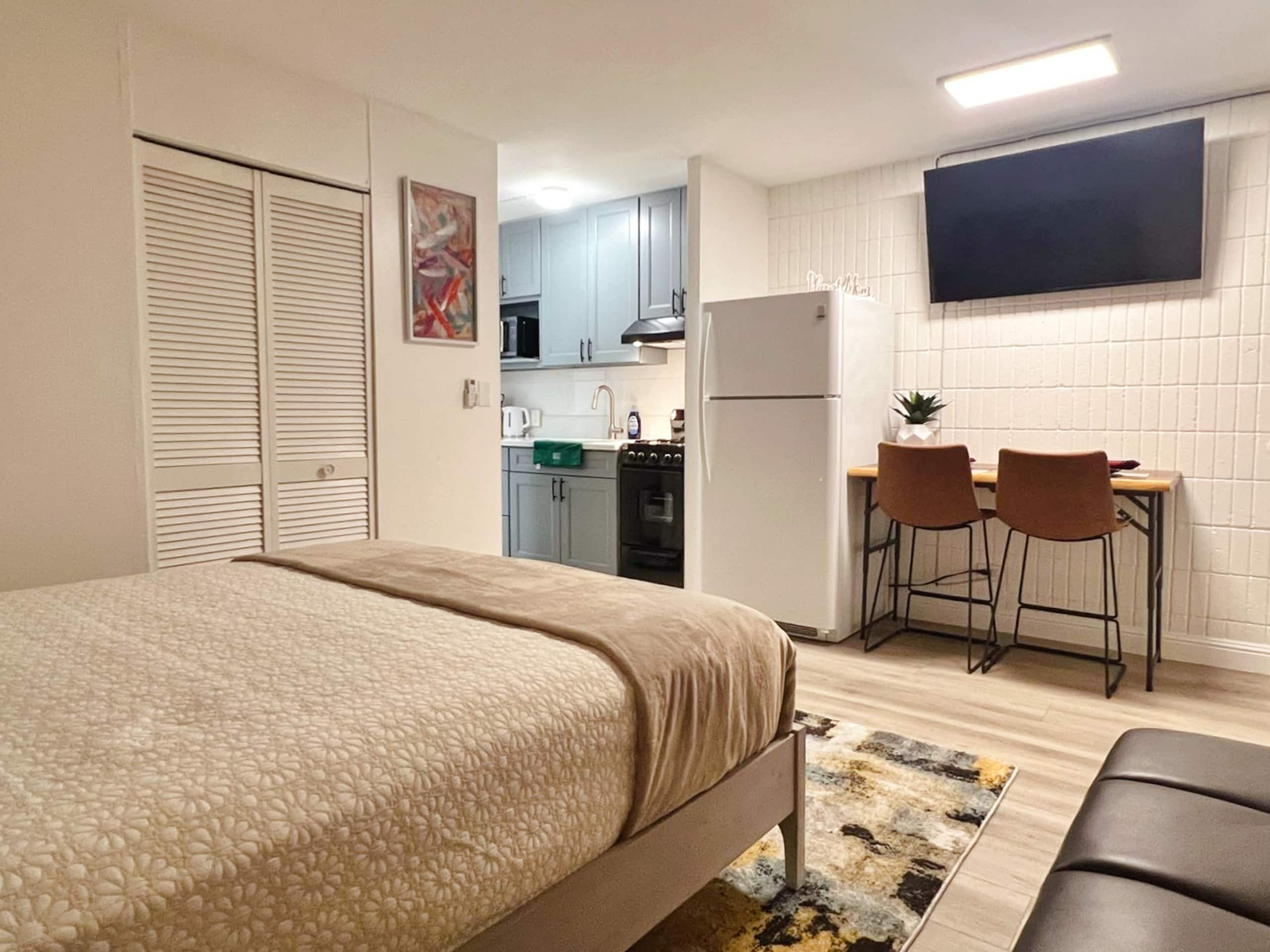 Newly Renovated Apt in Waikiki-Free Parking - Image 4