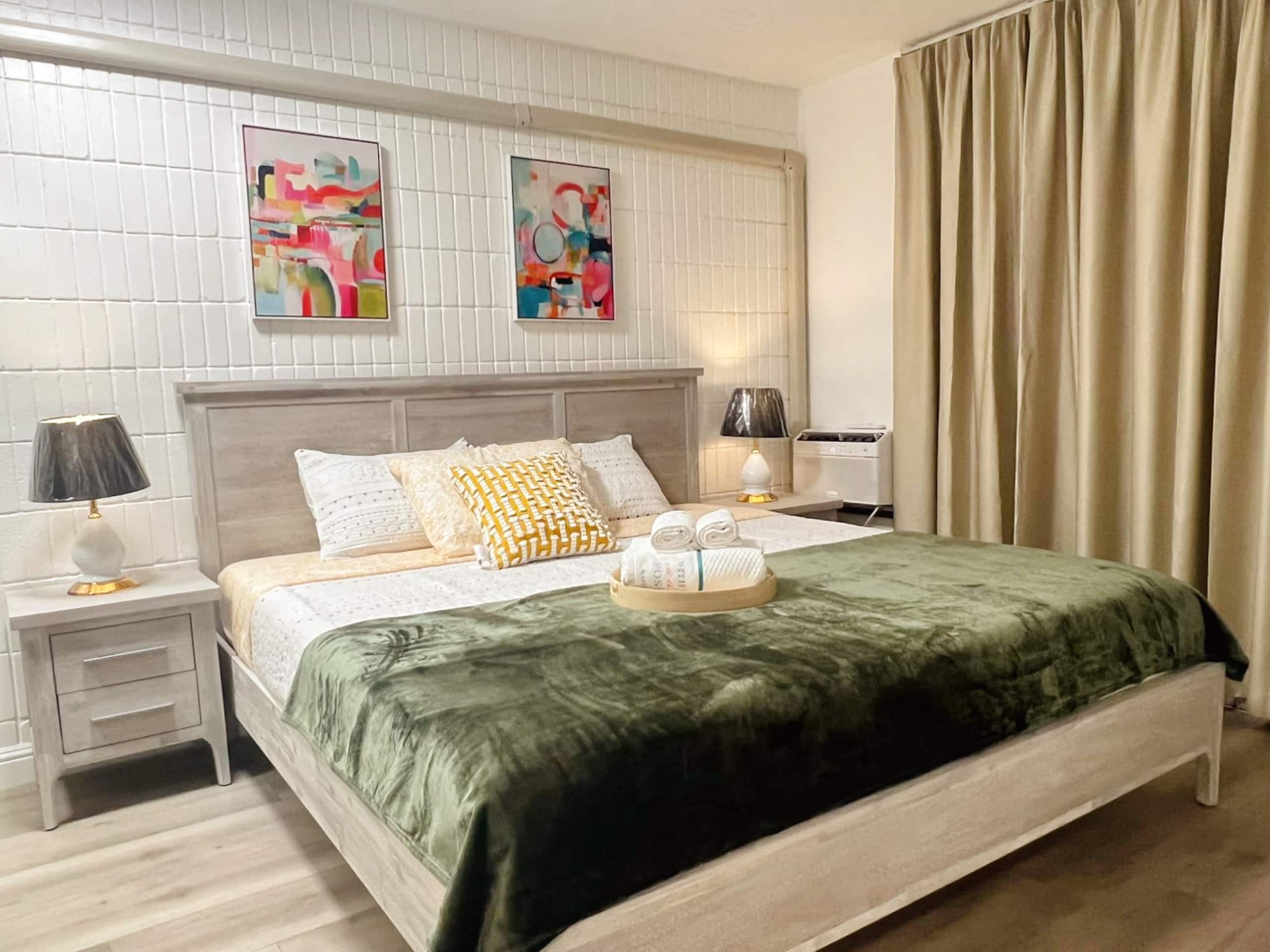 Newly Renovated Apt in Waikiki-Free Parking - Image 1