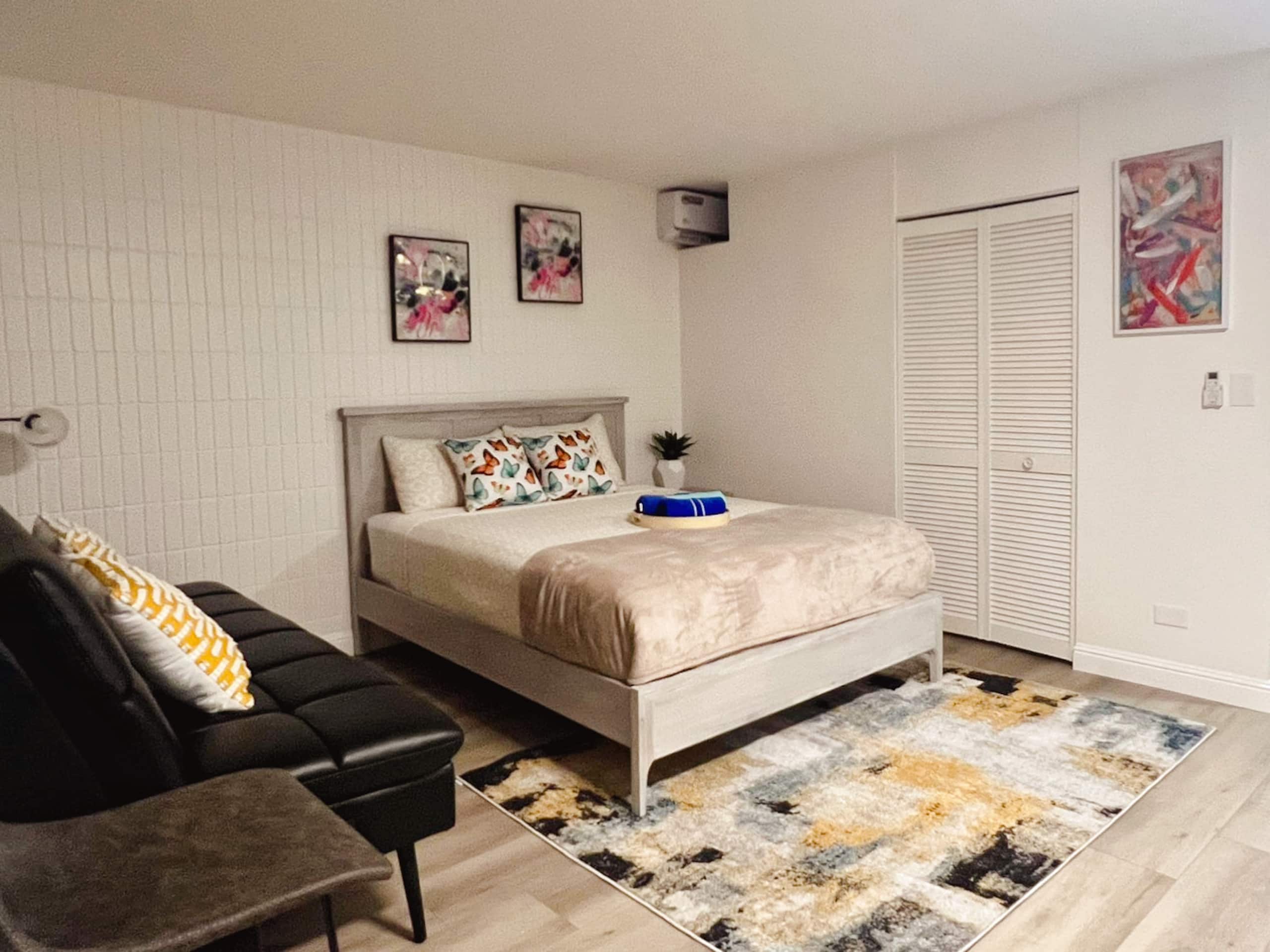 Newly Renovated Apt in Waikiki-Free Parking - Image 2