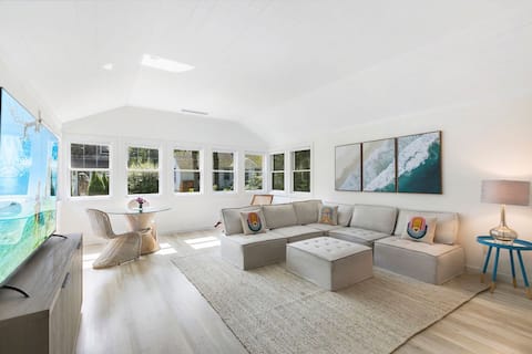 Popular Airbnb listing: Luxe Beach Cottage-Steps to Water-Firepit in Noyack