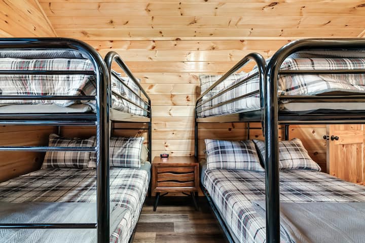 Our spacious bunk room is a dream for kids or adults, featuring two full-over-full bunk beds that can comfortably sleep up to eight children. With a 43" streaming smart TV for entertainment and the added convenience of an en-suite bathroom