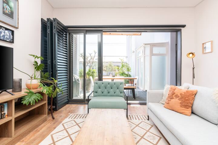 Charming 2 bed urban retreat gallery image 2