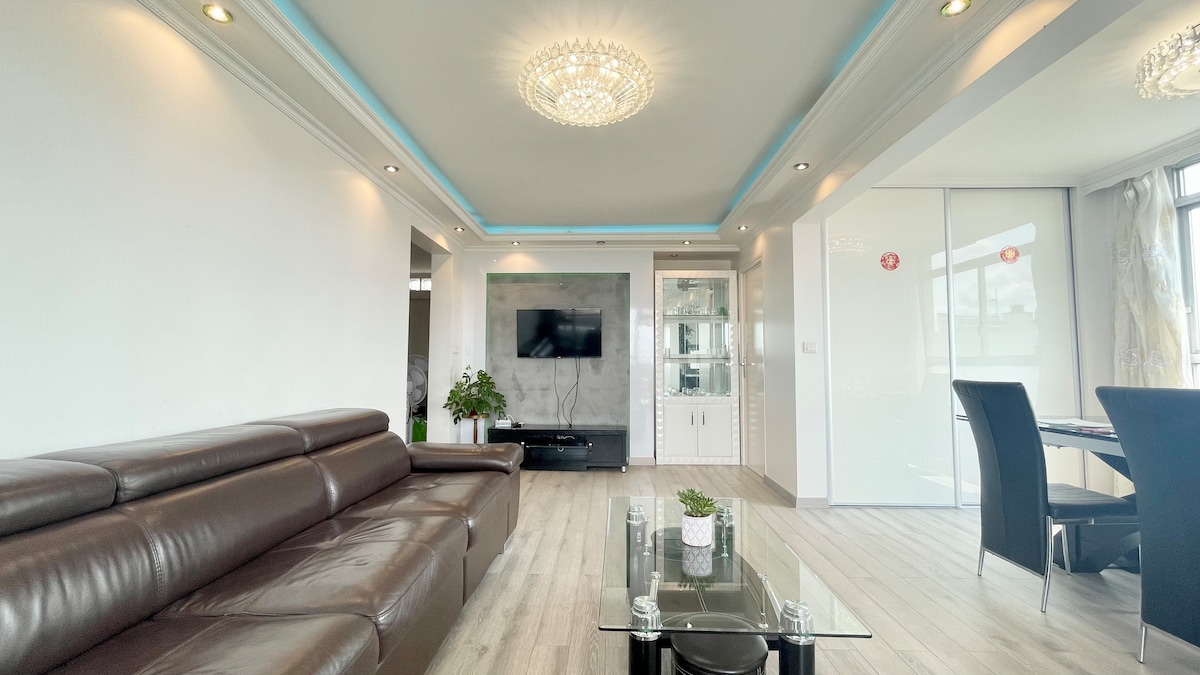 Top Airbnb: 100 m²: Modern and Luxurious Apartment 6 people in Bagnolet