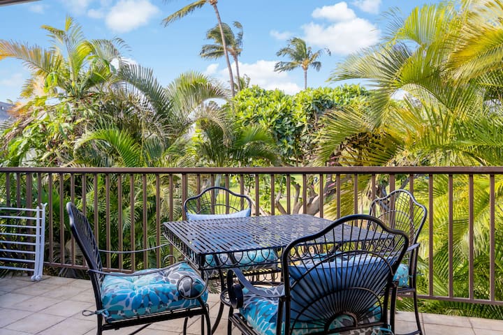 Steps to the Beach! 3 Bedroom!