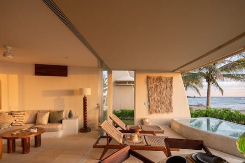 Oceanfront home, La Saladita