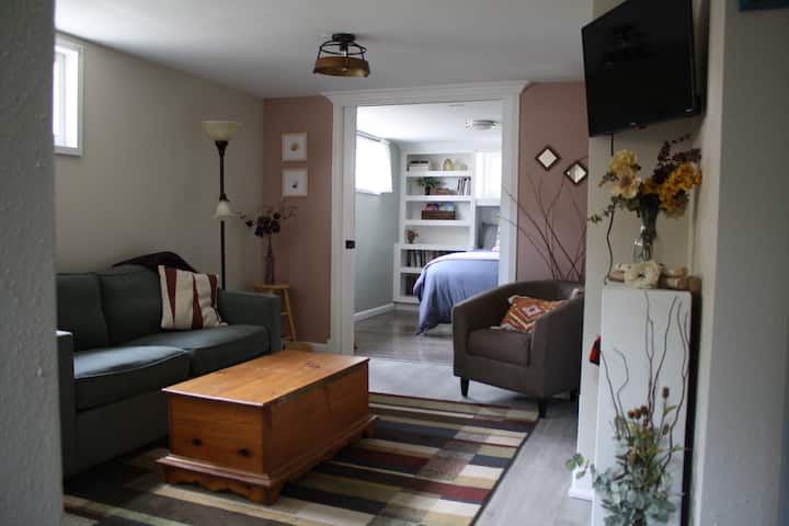 The Bird + The Bear Guest Suite, Downtown Loveland - Loveland, CO